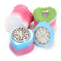 Portable 65mm Métal Plastique Herbe Tabac Broyeur Bonbons Coeur Couleur 4 Pièces Manuel Moderne pour Fumer Accessoires Idée Cadeau pour