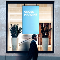 Pantalla LCD de Alta Luminosidad de 3000 Nits con Clasificación IP65 para Escaparates, Centros Comerciales y Ascensores, con Revestimiento Antideslumbrante