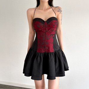 Vestido gótico oscuro acolchado con cuello descubierto y capas, para mujer, corte regular, línea A, corto, sin mangas, con patrón en contraste, natural - Product Image 4