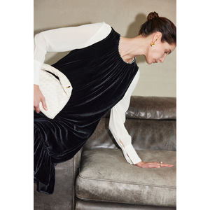 Abito Lungo <span class=keywords><strong>Midi</strong></span> Elegante in <span class=keywords><strong>Velluto</strong></span> di Seta di Gelso 100% Lussuoso da Donna, con Orlo a Foglia di Loto Vintage e Vestibilità Slim, Plissettato - Collezione 2026 - Product Image 1
