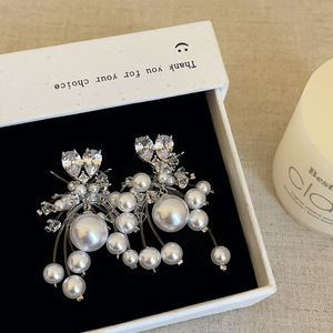 Pendientes Elegantes con Cuentas de Perlas de Imitación para Mujer, Pendientes Colgantes con Circonitas Brillantes Incrustadas, Joyería de Oreja de Lujo Ligero para Fiesta - Product Image 4