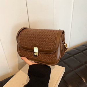 Nouveaux sacs à bandoulière pour femmes en PU avec fermeture à glissière, décorations en chaîne, motif de dessin animé, design mignon, capacité de 2 à 2,9 L - Product Image 4