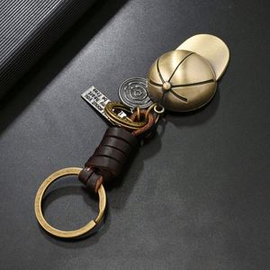 Llavero Metálico Retro de Aleación de Cobre Antiguo con Diseño de Gorra de Béisbol, Regalo Creativo Popular para Hombres y Mujeres - Product Image 2