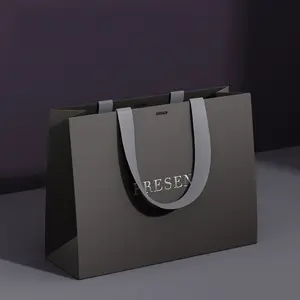 Özel OEM lüks Kraft kuşe kağıt torba şerit kendi Logo baskılı mücevher kaplı PP alışveriş hediye keseleri ele
