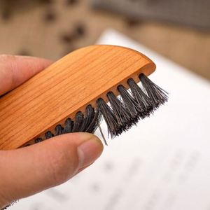 Cepillo de limpieza de cerdas naturales de caballo con mango de madera para molinillo de café, ideal para cafeterías - Product Image 4