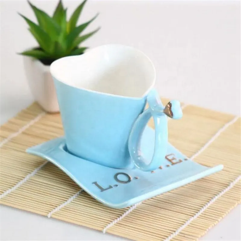 Taza de cerámica con forma de corazón para parejas, juego de tazas de café + platillo, regalo de moda H288, 200ml