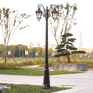 เสาไฟสวนกลางแจ้ง LED เหล็กหุ้มกระจก แสงวอร์มไวท์ 2700K IP65 กันน้ำ ทนทาน 10000 ชั่วโมง พร้อมเซ็นเซอร์ตรวจจับความเคลื่อนไหว พลังงานแสงอาทิตย์ - Product Image 1