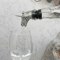 Accessoires de bar Outil de versement Distributeur de boissons alcoolisées Aérateurs de vin en alliage de zinc Tête de licorne Bouche de vin Verseur de vin personnalisé
