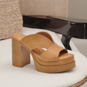 Vente en gros de chaussures à talons hauts pour femmes, sandales à plateforme, design pour pieds larges, pantoufles à talons pour femmes, confortables pour l'été - Product Image 6