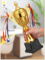 Médaille de trophée en métal bon marché, coupe de trophée en métal personnalisée avec homme de Football, vente en gros, 2023