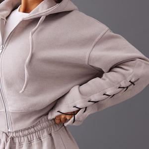 ชุดวอร์มมีฮู้ดแบบซิปสีเทาอ่อนของผู้หญิงตัวเล็ก - Product Image 4