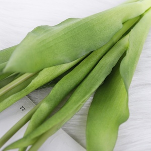 Nouveau bouquet de fleurs artificielles en latex souple à 5 têtes, tulipes blanches pour la décoration d'événements - Product Image 3