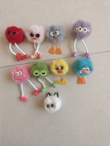 Pendentif <span class=keywords><strong>pompon</strong></span> pour enfants, cadeau pour fête d'anniversaire d'enfants. Porte-clés en peluche, prix de <span class=keywords><strong>classe</strong></span> pour <span class=keywords><strong>la</strong></span> rentrée scolaire. - Product Image 1