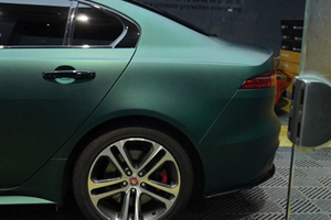Film de covering vinyle pour Tesla Model Y, vert venin, en PET, 6.5mil, 7.5mil, 8.5mil, effet changeant de couleur, rouleau en vrac, vente en gros directe usine - Product Image 5