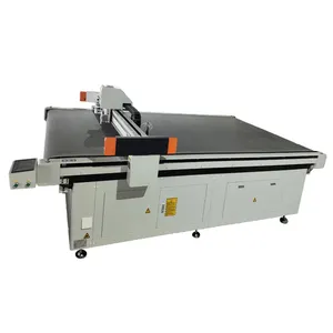 Rongchi CNC salınan dairesel yuvarlak kağıt kesme makinesi öpücük kesim pnömatik v-şekli bıçak ile Motor çekirdek bileşeni olarak çin