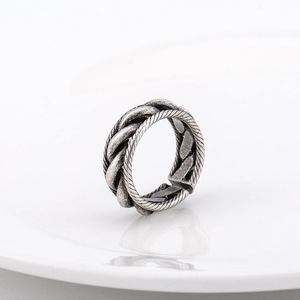 Anillo Abierto de Acero de Titanio Geométrico, Joyería Unisex con Diseño Desgastado - Product Image 1