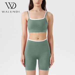 <span class=keywords><strong>Ensemble</strong></span> de yoga pour <span class=keywords><strong>femme</strong></span> : soutien-gorge de <span class=keywords><strong>sport</strong></span> à maintien élevé contrastant et <span class=keywords><strong>short</strong></span> de yoga, <span class=keywords><strong>ensemble</strong></span> de vêtements de <span class=keywords><strong>sport</strong></span> rayés contrastants - Product Image 1