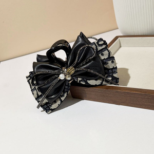 Pince à Cheveux Nœud Papillon Élégante et Simple, Faite à la Main, Luxe Léger, Tendance, pour Femme – Accessoire de Mode Cheveux Très Vendu - Product Image 6