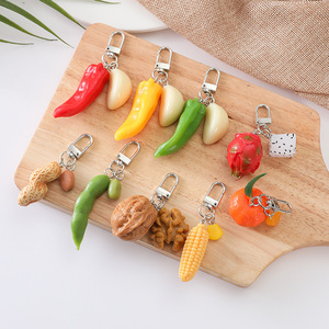 Pendentif porte-clés et breloque de sac en forme d'ail, de maïs, de piment, d'edamame, de noix, de datte rouge, de graines de lotus, d'orange et de crevette - Product Image 5