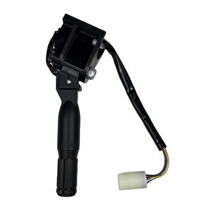 Kontrol tuas transmisi 45625-60140 untuk Wheel Loader 65 70ZV mesin - Product Image 1