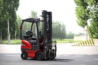 Chariot élévateur électrique compact Solreign CPD 300 kg avec hauteur de levage de 4 m, batterie lithium-ion, mât à 3 sections à vue panoramique, largeur d'allée de 3 m