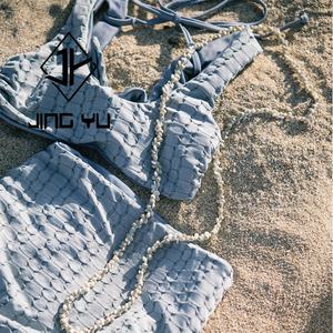 Fabricant de maillots de bain pour enfants à manches longues UPF50+ de style hawaïen, en nylon recyclé, maillot de bain une pièce pour filles - Product Image 2