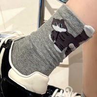 Chaussettes mignonnes de chat avec des boules pour les femmes Chaussettes drôles de chat 3D avec des boules floues Nouveauté Animal Crew Chaussette en coton pour les amoureux des chats