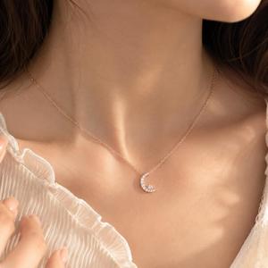 Collar con Colgante de Luna Creciente en Oro Blanco de 9K, Cadena Delicada, Dije de Luna con Diamantes Minimalistas, Joyería Fina, Regalo Elegante para Mujer - Product Image 4