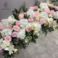 Bunga Meja Buatan Mewah Buatan Sendiri untuk Dekorasi Resepsi Pernikahan dengan Gaya Floral yang Terlihat Alami