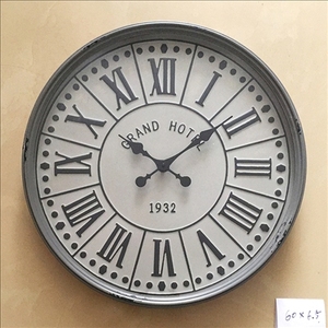Horloge murale ronde en métal grand format, design original, style vintage, affichage à aiguilles chiffres romains, pour salon - Prix de gros - Product Image 1