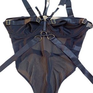 Nuevo body sexy de malla transpirable con tirantes de tres puntos y diseño hueco, estilo transfronterizo, color negro, para mujer. - Product Image 5