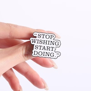 Broches <span class=keywords><strong>de</strong></span> metal al por mayor con palabras personalizadas, broches minimalistas con <span class=keywords><strong>frases</strong></span> inspiradoras, insignias <span class=keywords><strong>de</strong></span> metal estilo caricatura con tema Act Now - Product Image 4