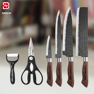 Set <span class=keywords><strong>di</strong></span> Sei <span class=keywords><strong>Coltelli</strong></span> da <span class=keywords><strong>Cucina</strong></span> e Coltello per Frutta in Acciaio Inossidabile Nero Ondulato Fatti a Mano con Confezione Regalo Aziendale - Product Image 1
