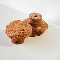 Poignée en pierre naturelle brute de travertin rouge, sculptée à la main, pour armoires sur mesure haut de gamme et menuiserie de villa