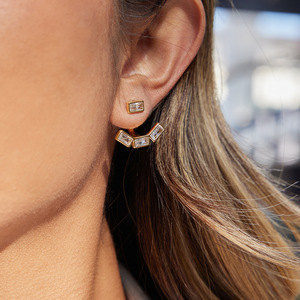 Boucles <span class=keywords><strong>d</strong></span>'oreilles clous ERESI brillantes en CZ, boucles <span class=keywords><strong>d</strong></span>'oreilles en cristal taille baguette, or PVD 18 carats, acier inoxydable 316L, boucles <span class=keywords><strong>d</strong></span>'oreilles minimalistes dorées pour femmes - Product Image 1