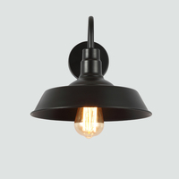 Éclairage mural style scandinave à monter, luminaire en forme de grange