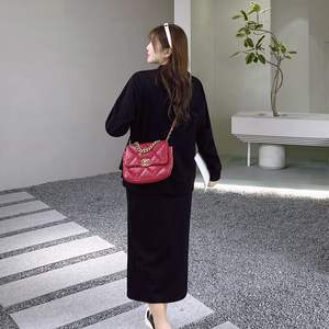 Conjunto de Suéter Rosa para Mujer Runqi, Cárdigan con Cuello en V y Falda Elástica de Cintura Alta, Talla Grande, Ropa de Punto para Otoño - Product Image 3