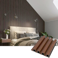 Lambris de Plafond / Revêtement Mural Cannelé en PVC et WPC Composite Aspect Bois pour Décoration Intérieure