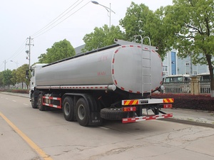 Véhicule de transport de fluide de lavage pour forage pétrolier 30 M3 8X4 - Product Image 6