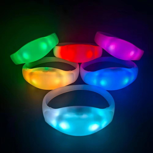 Pulsera de Silicona Personalizada con Luz LED Intermitente, Ritmo Musical, Control Remoto de 433 MHz, Cobertura de 800 Metros, Duración de 6 a 15 Horas, Ideal <span class=keywords><strong>para</strong></span> Fiestas - Product Image 1