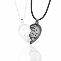 Collier de couple magnétique avec pendentif coeur d'amour de conception créative de style populaire pour hommes et femmes