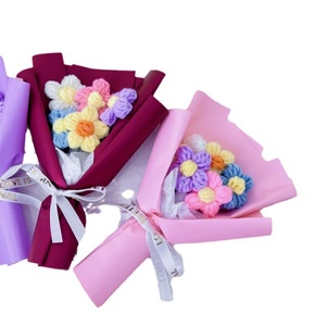 Caja de Regalo para el Día de San Valentín, Decoración Bonita, Hecha a Mano, Colorida, Mini Ramo de Flores Artificiales Tejidas a Crochet - Product Image 6