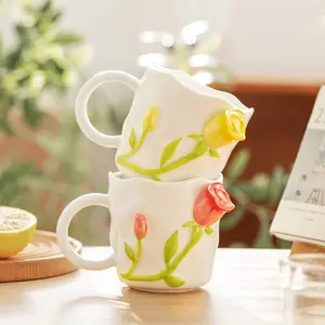 Vente en gros Ins Style Irrégulier 3D Original Rose tasse à café à fleurs en céramique tasse à petit-déjeuner