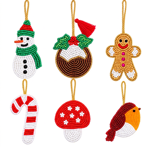 Décorations de Noël artisanales en perles : Bonhomme de neige, Bonbon de gingembre, Canne à sucre, Champignon, Robin - Product Image 1