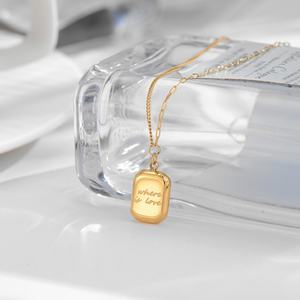 สร้อยคอแฟชั่นสแตนเลสสตีลแบบกำหนดเองขายส่งจากโรงงาน จี้ห้อยคอรูปทรงบล็อก ของขวัญสำหรับผู้หญิง - Product Image 1