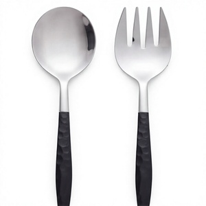 Ensemble cuillère et fourchette en acier inoxydable avec manches texturées noires, design minimaliste, compatible lave-vaisselle, pour le camping - Product Image 1