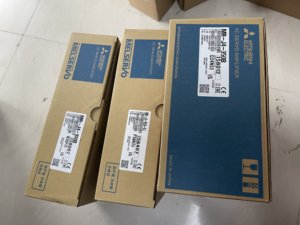 Amplificateur servo AC Mitsubishi MR-J4-100B MR-J4-350B - Product Image 1