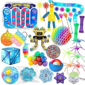 Mini Pelota Antiestrés Suave de Peluche con Ojos, Llavero de Mochi, Juguete de Peluche de Ardilla Navideña - Product Image 3