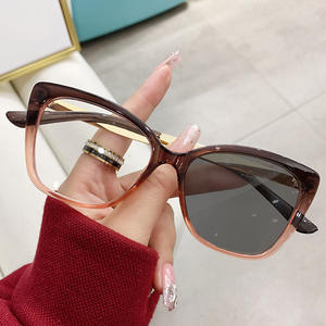 Lunettes photochromiques anti-lumière bleue 2026 pour femme, monture PC métallique, <span class=keywords><strong>grande</strong></span> <span class=keywords><strong>taille</strong></span>, œil de chat, multicolores, Kacamata Photocromic pour femme - Product Image 3