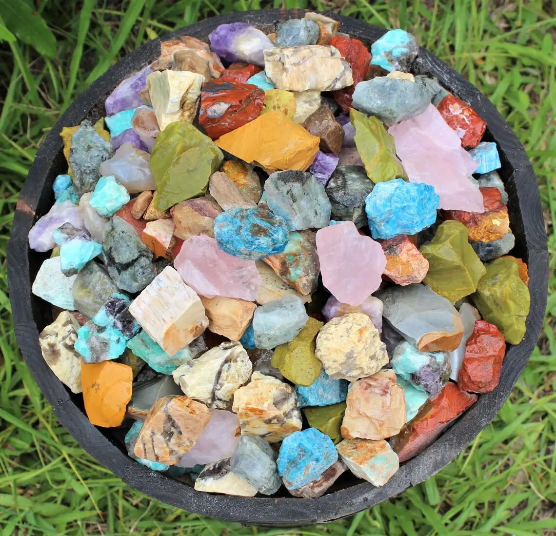 Mixed Wholesale Natural Crystal Rough Stone Energy Aromatherapy Essential Diffuser Raw Tumbled Stone Crystals for Wire Wrapping